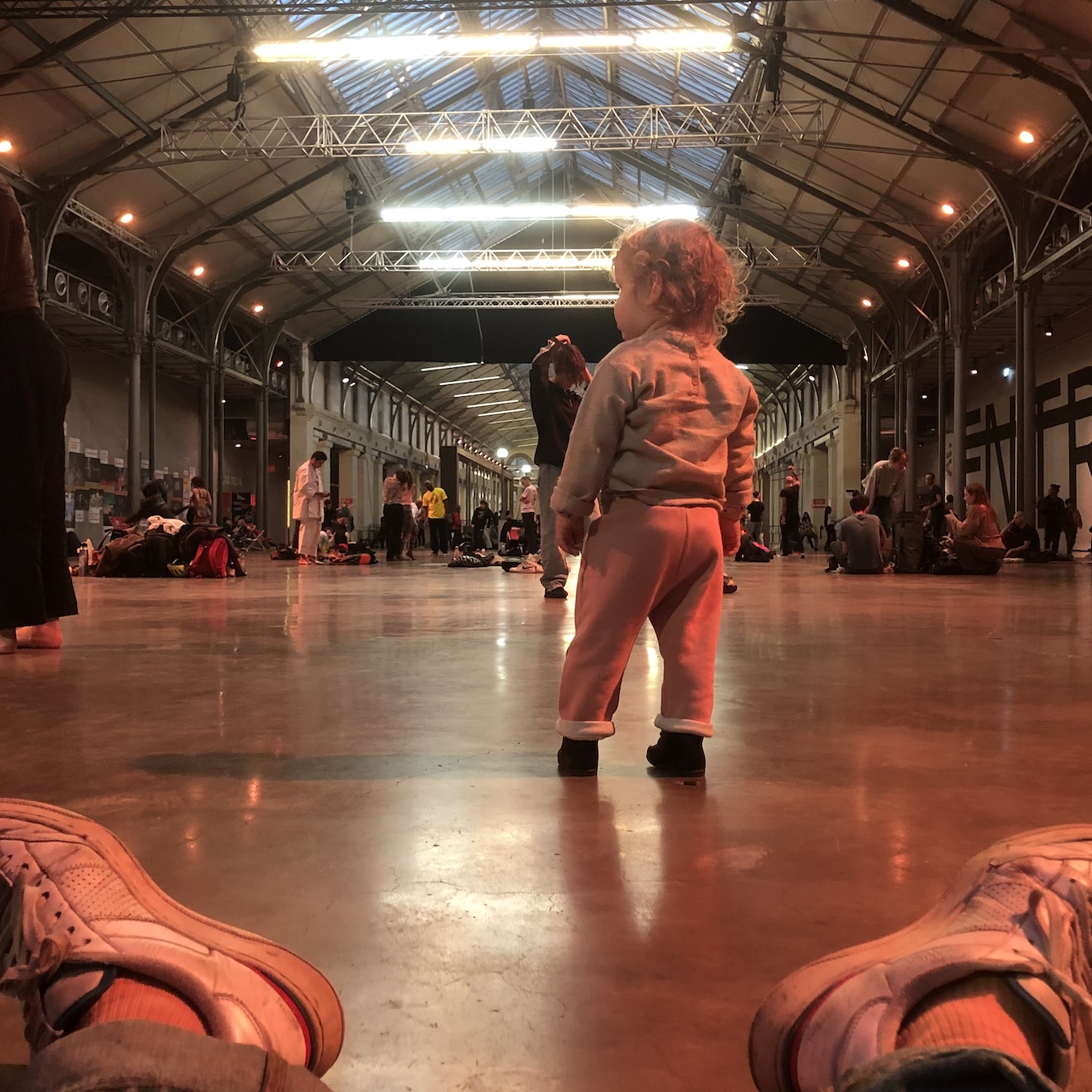 Effi dancing at the 104