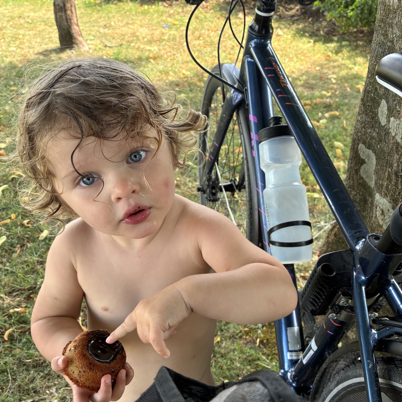 Effi's favorite part of cycling tours : feeding stop